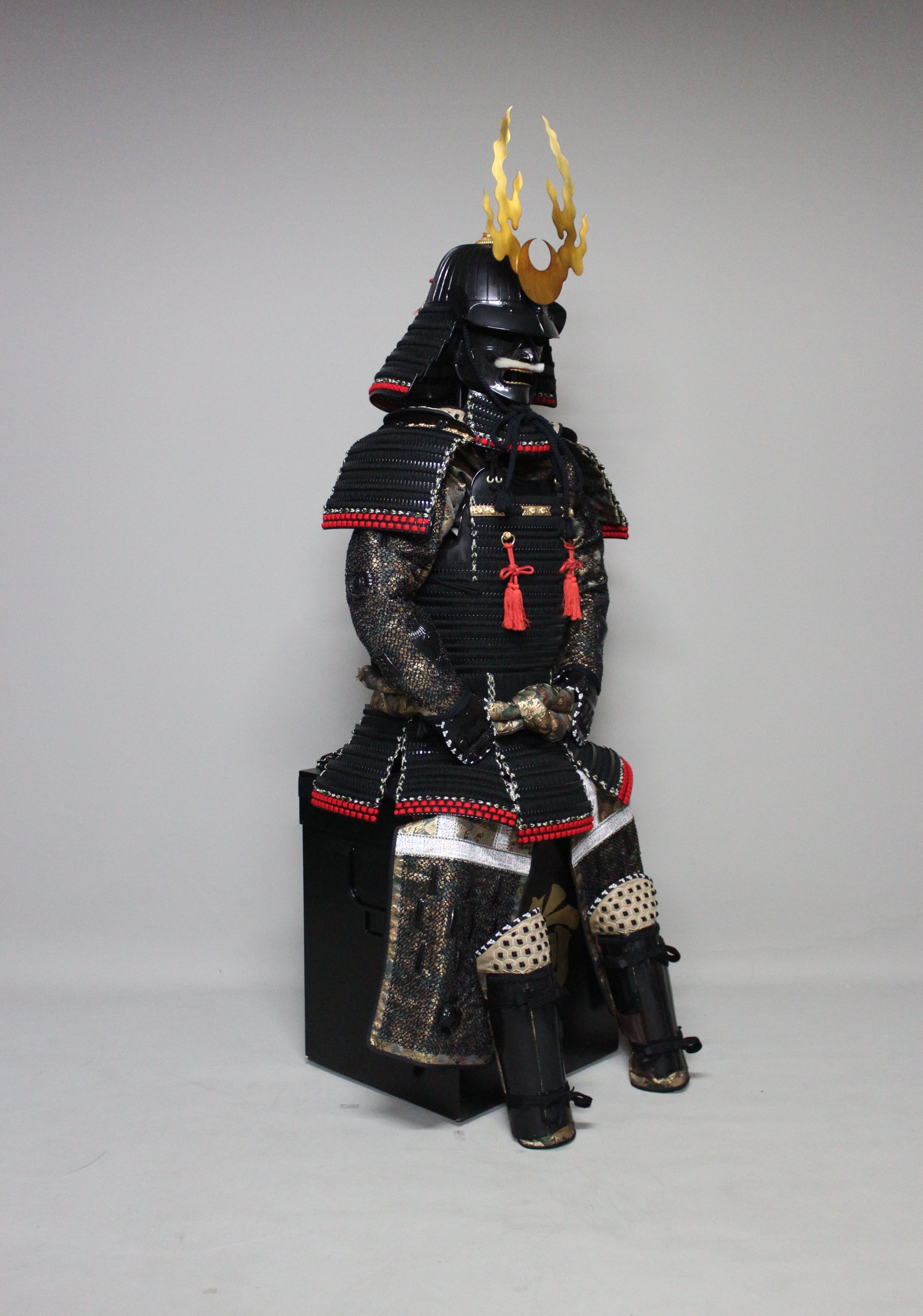 [O-016] Black thread armor, modern small scale, two-piece armor