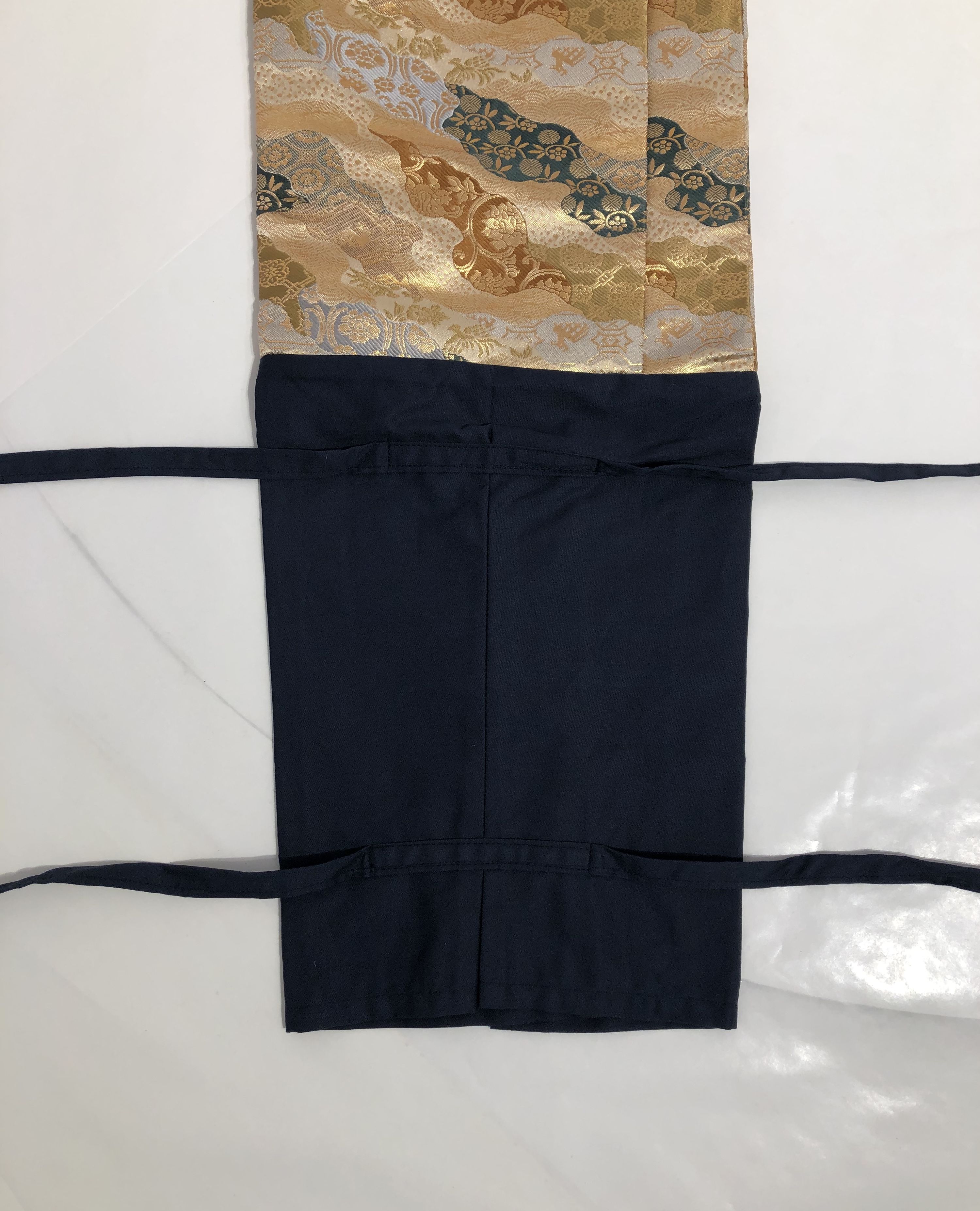 [B-033-1] Gold brocade hakama