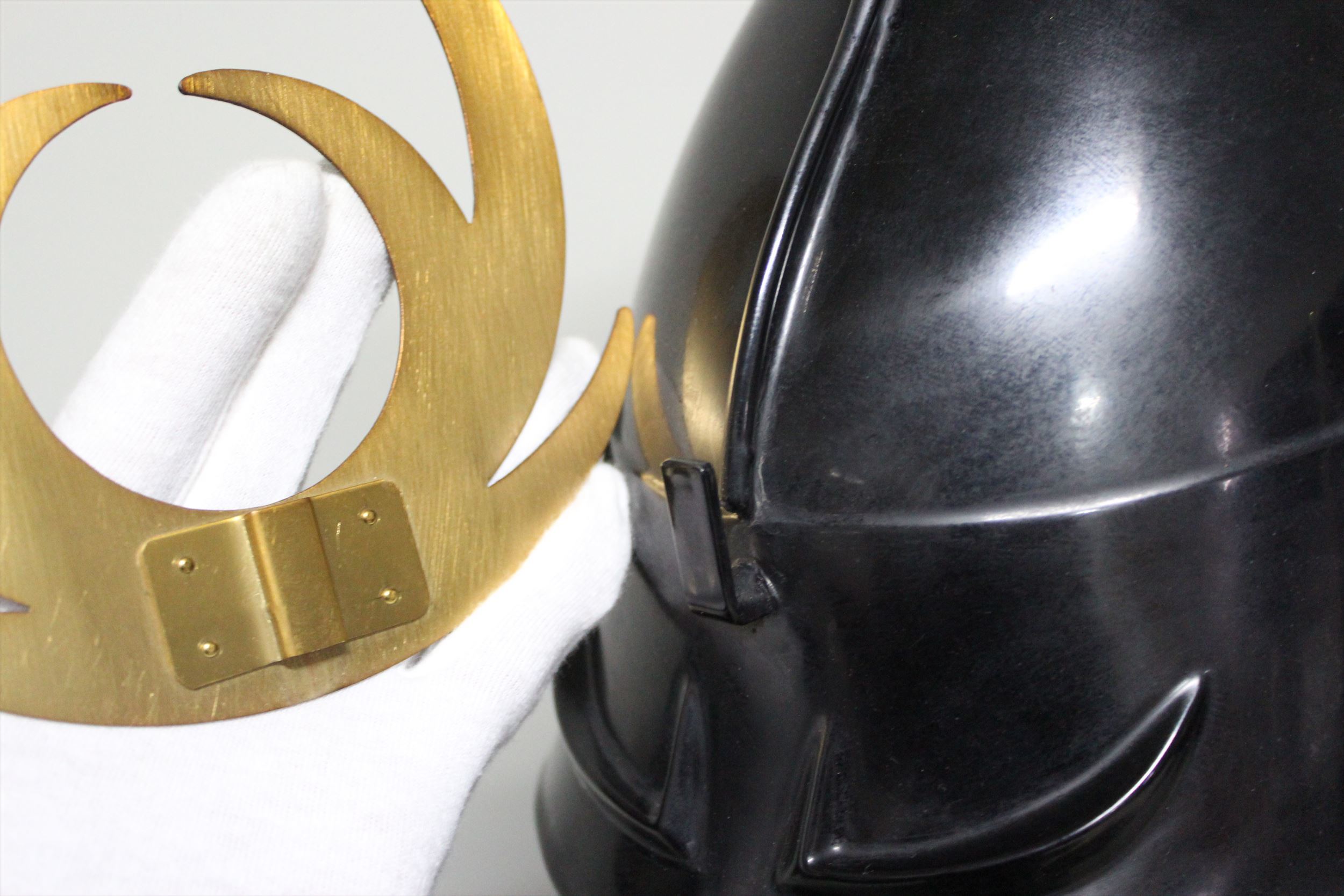 [O-023-K] Two-piece helmet with vertical seams and a wooden sash (helmet only)