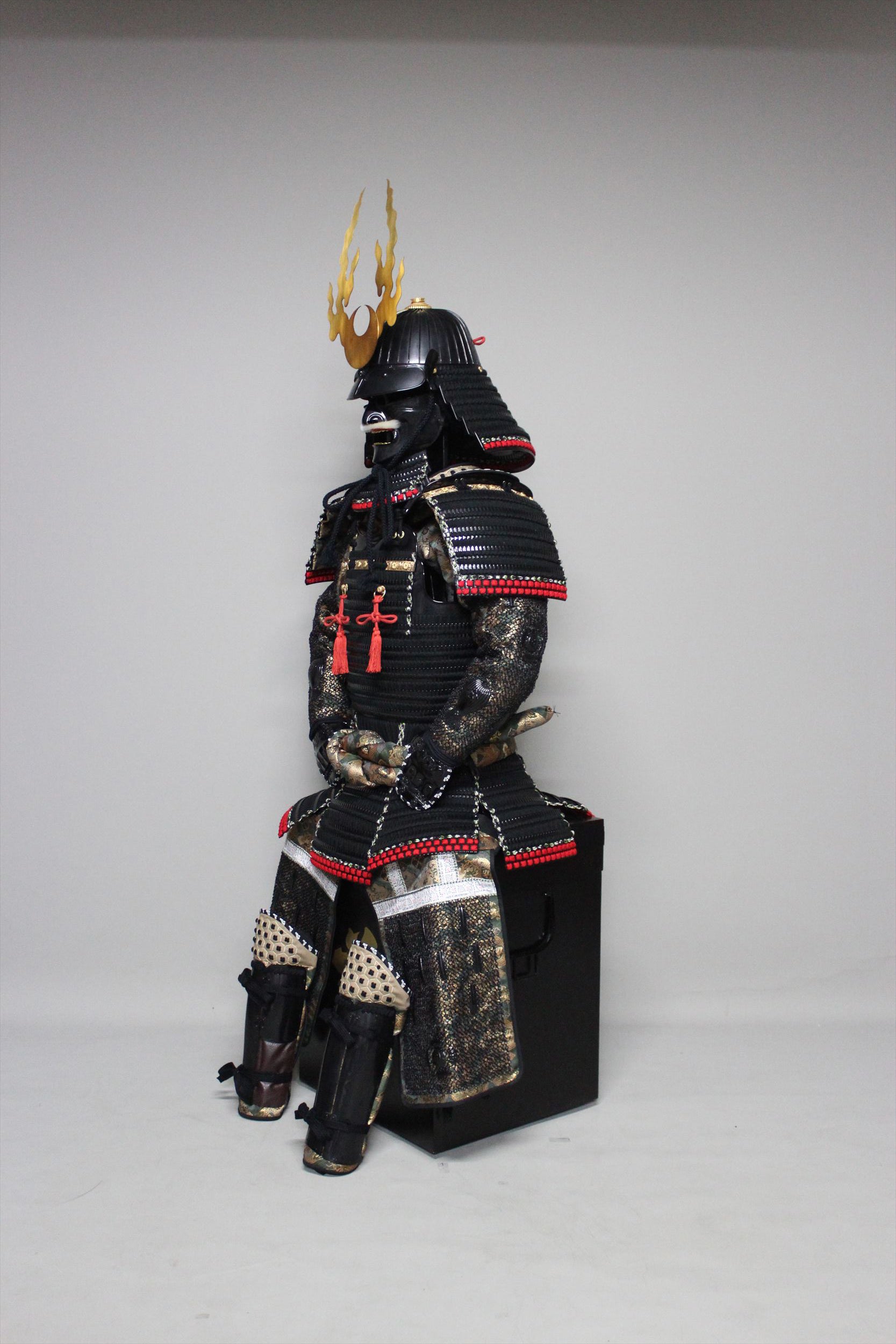 [O-016] Black thread armor, modern small scale, two-piece armor