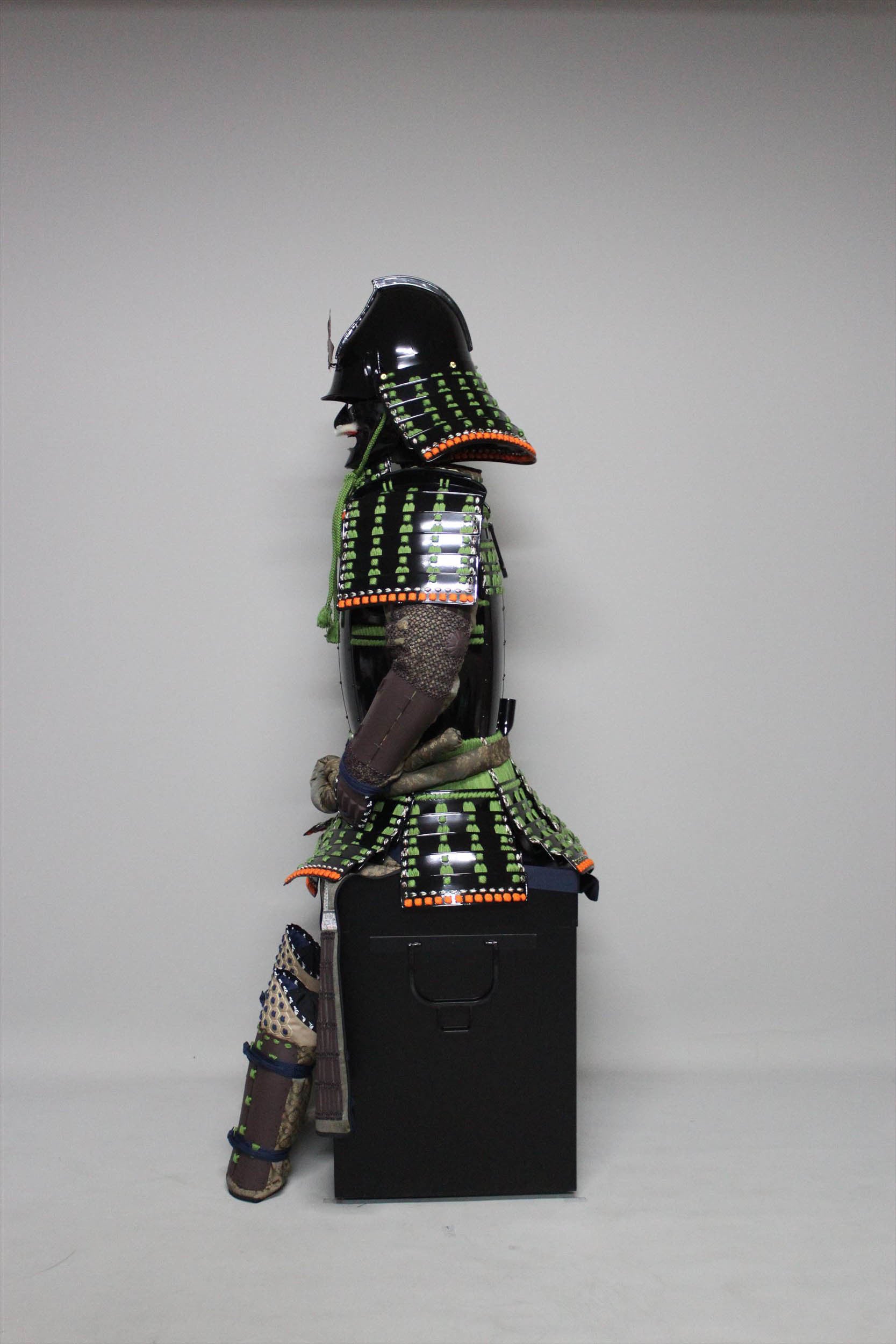 [O-030] Light green thread-dyed vertically glued two-piece armor