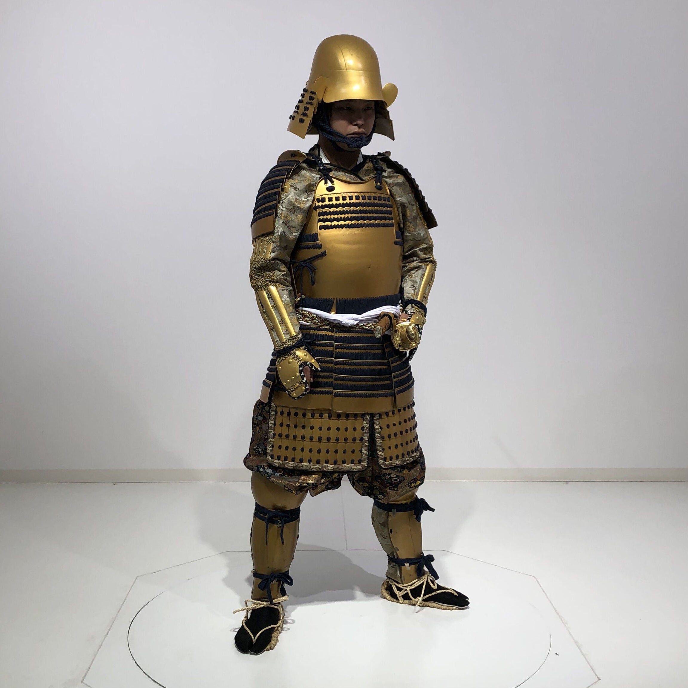 [L4-11-1] Tokugawa Ieyasu Gold Armor (rental)