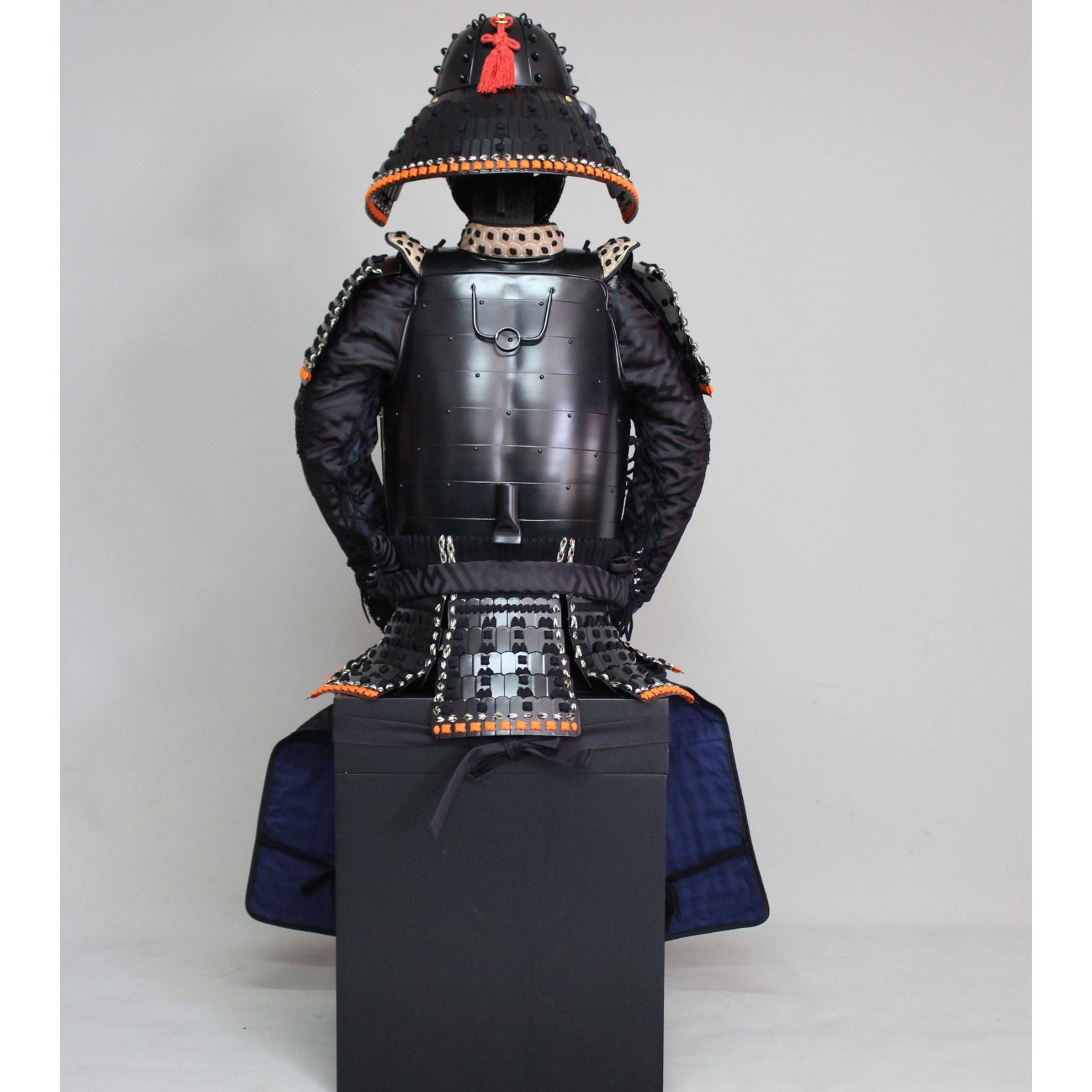 [O-049] Black thread damask, black matte finish, riveted, two-piece armor (Gansei Kabuto)