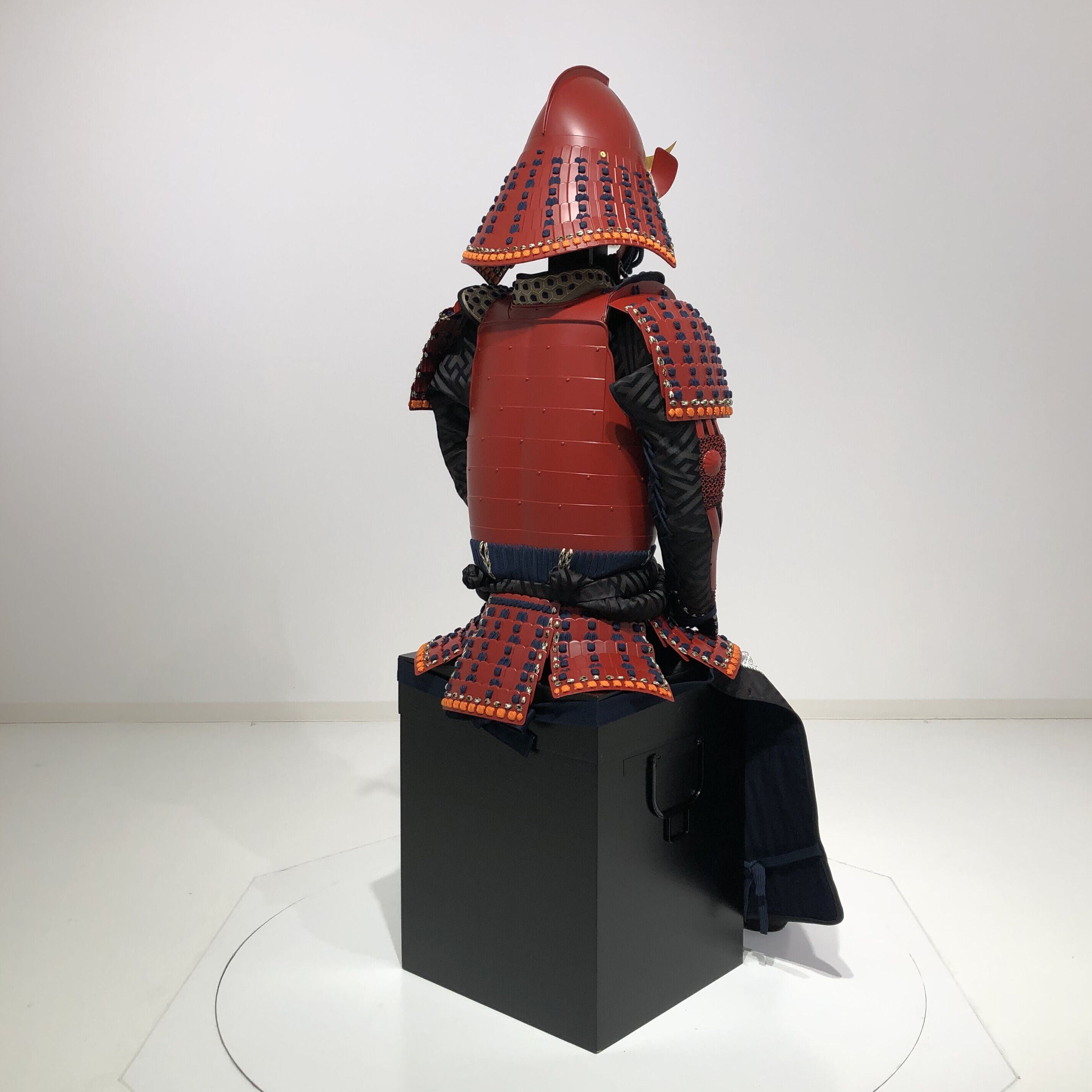 [O-079] Dark blue thread-dyed red matte riveted two-piece armor (peach-shaped helmet)