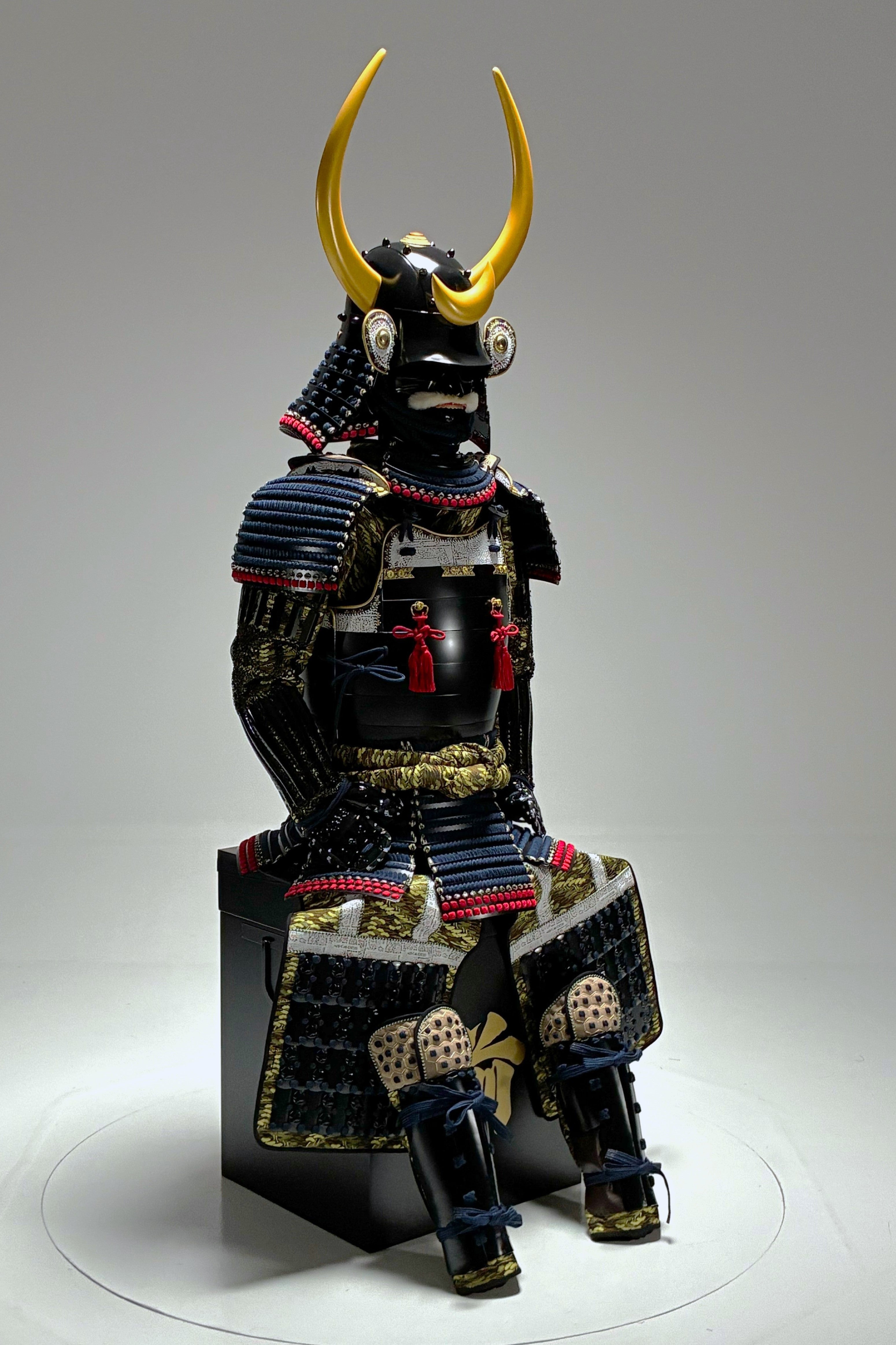【O-040】平角脇立 濃紺糸毛引威 桶側二枚胴具足