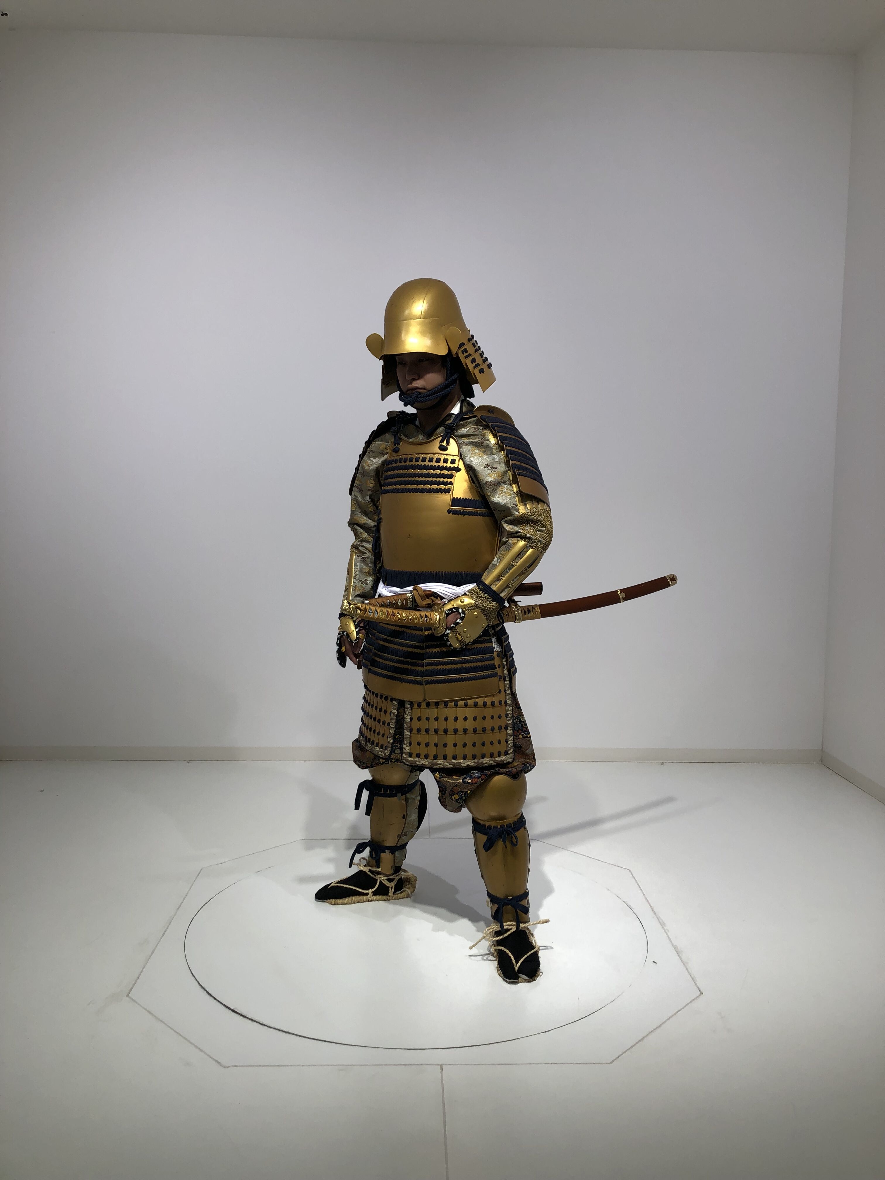 [L4-11-1] Tokugawa Ieyasu Gold Armor (rental)