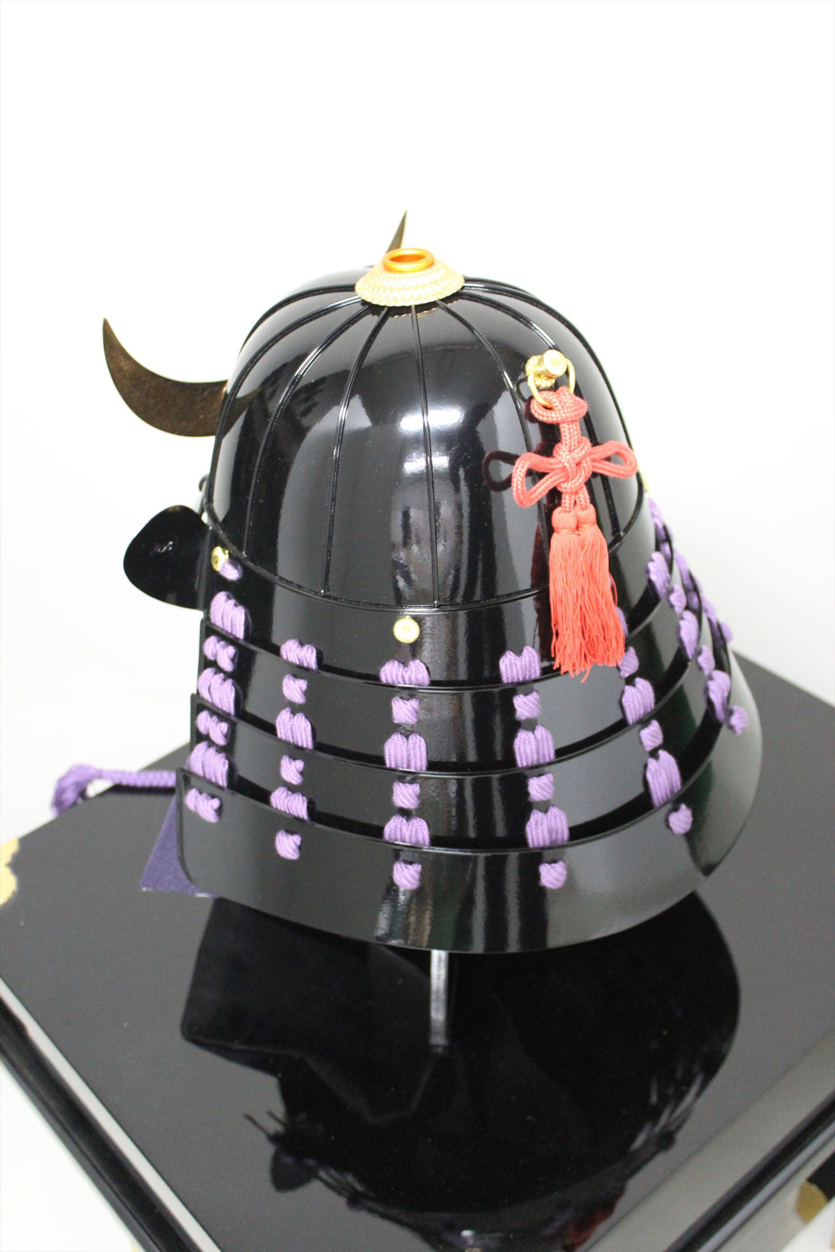 [O-056-K] Purple and black chest armor (helmet only)