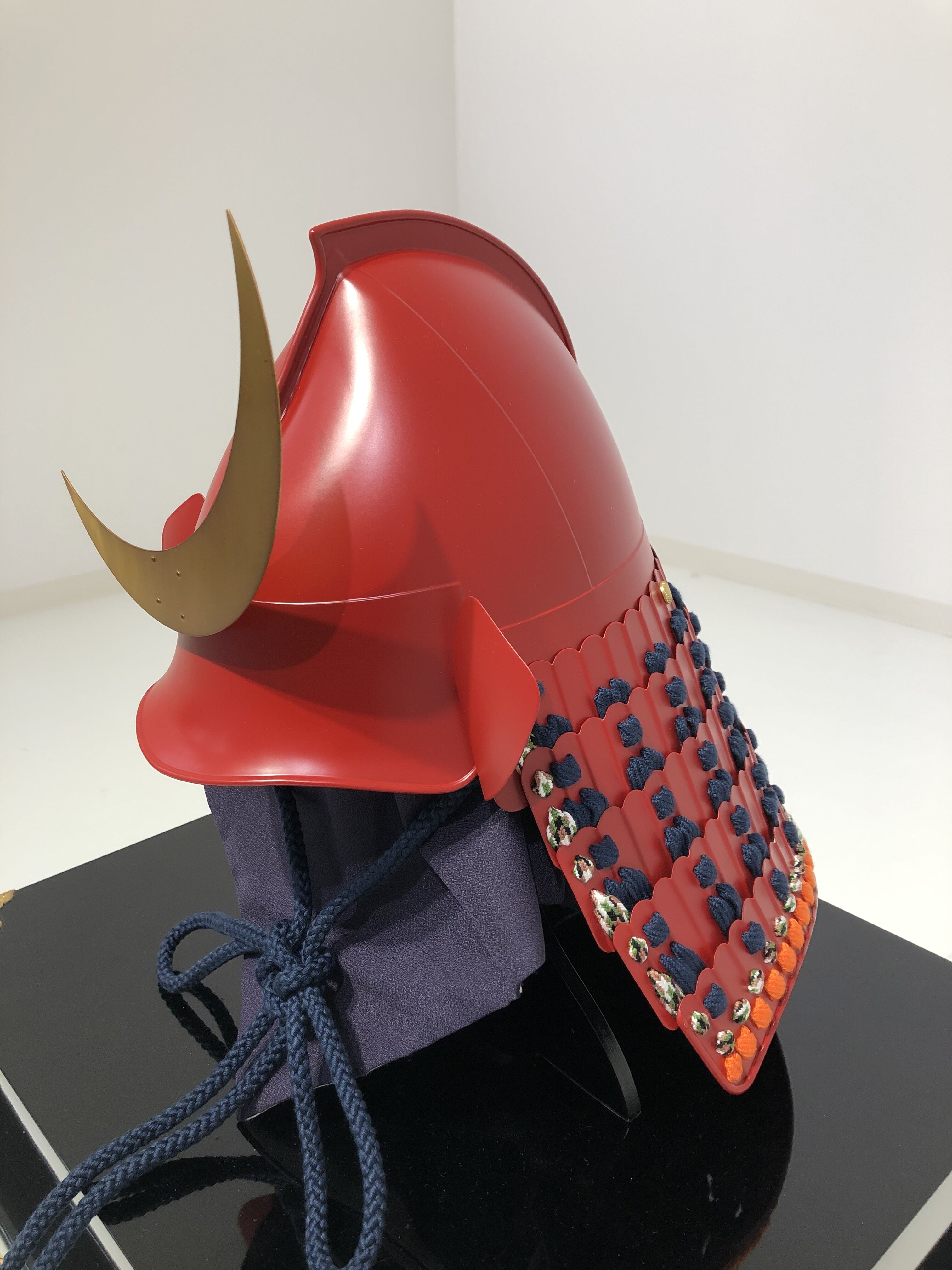 [O-079-K] Dark blue thread-dyed red matte riveted two-piece armor (peach-shaped helmet) (helmet only)