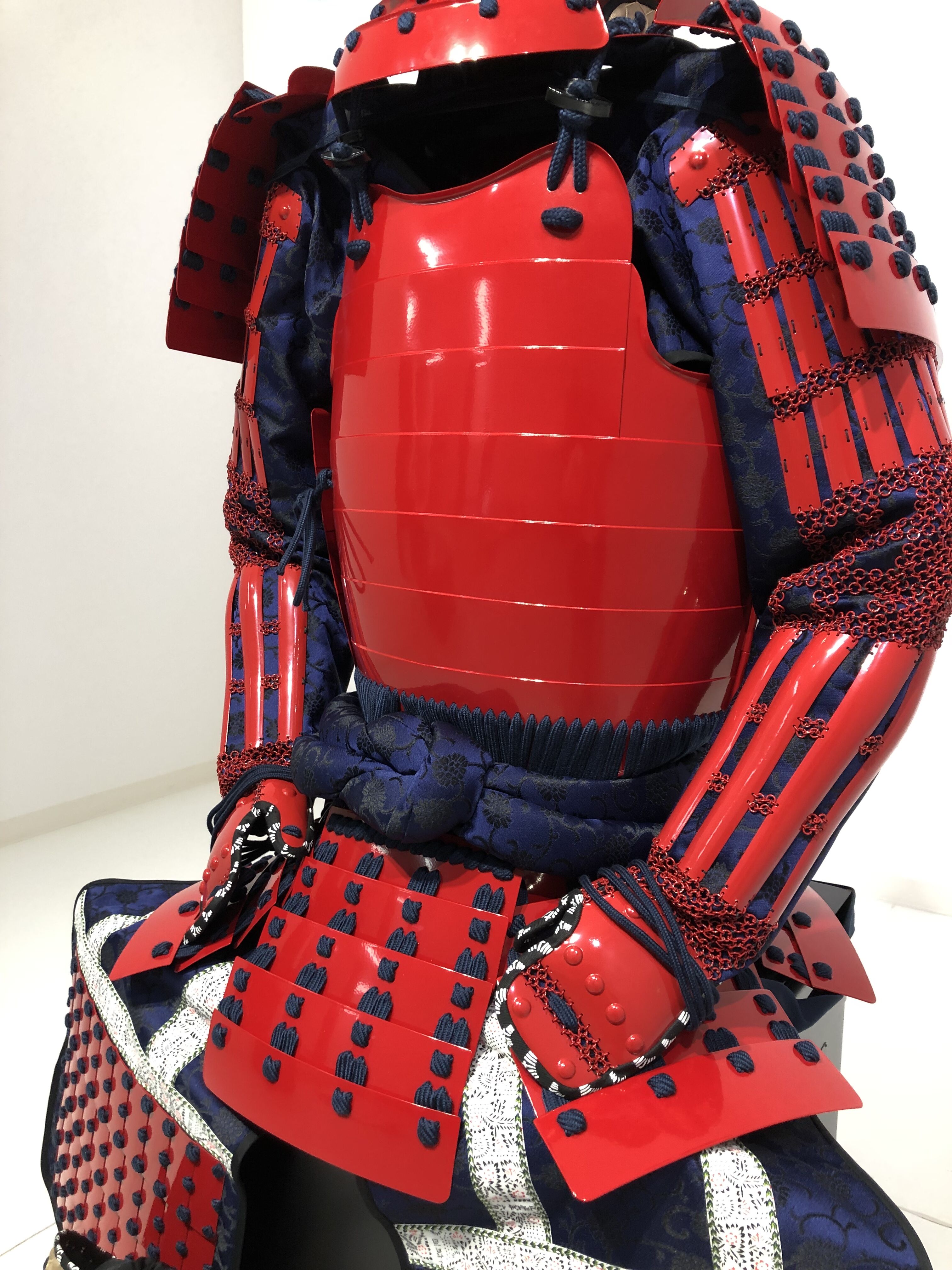 [O-061] Dark blue thread-dyed red barrel side two-piece armor