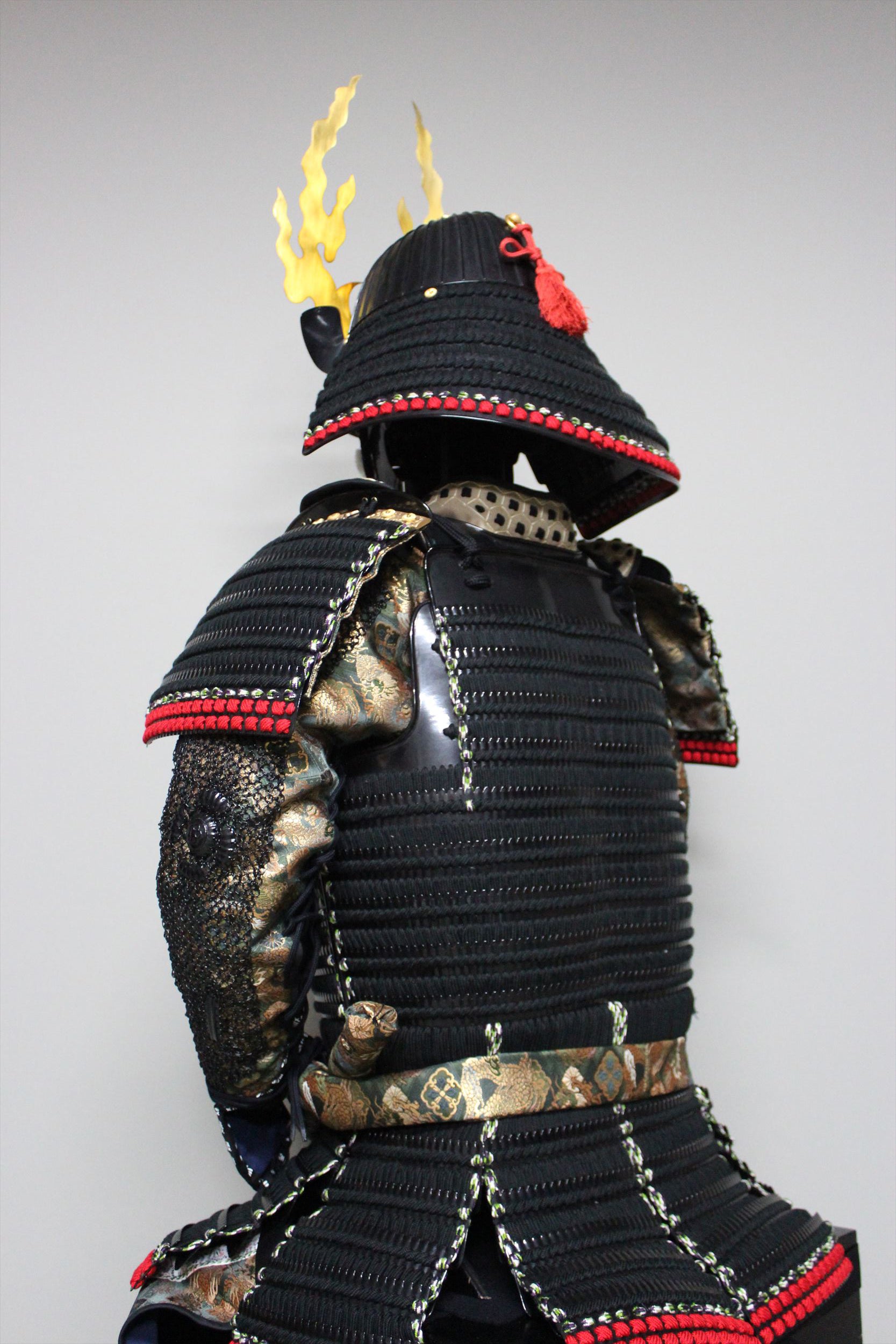 [O-016] Black thread armor, modern small scale, two-piece armor