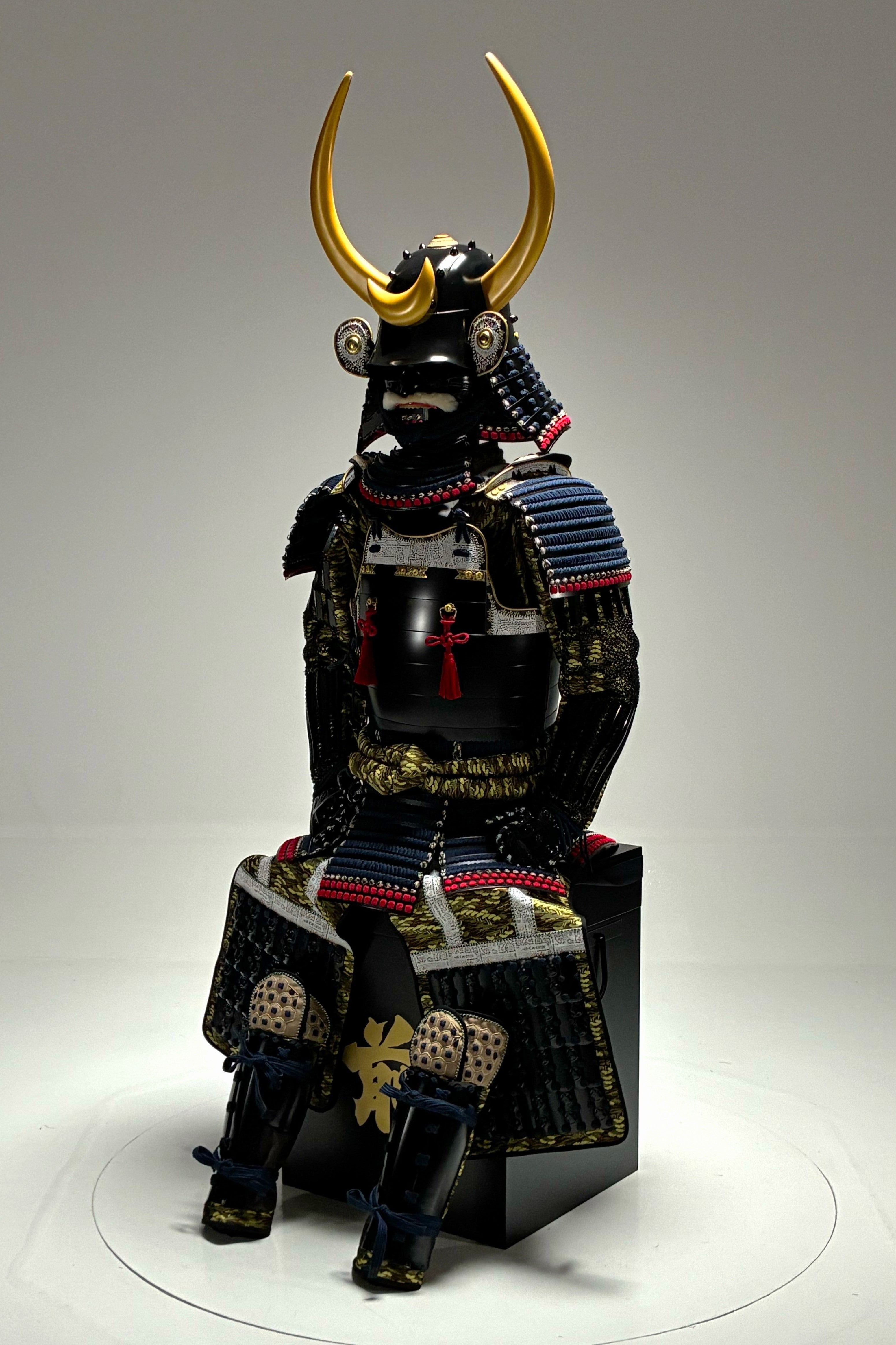 【O-040】平角脇立 濃紺糸毛引威 桶側二枚胴具足