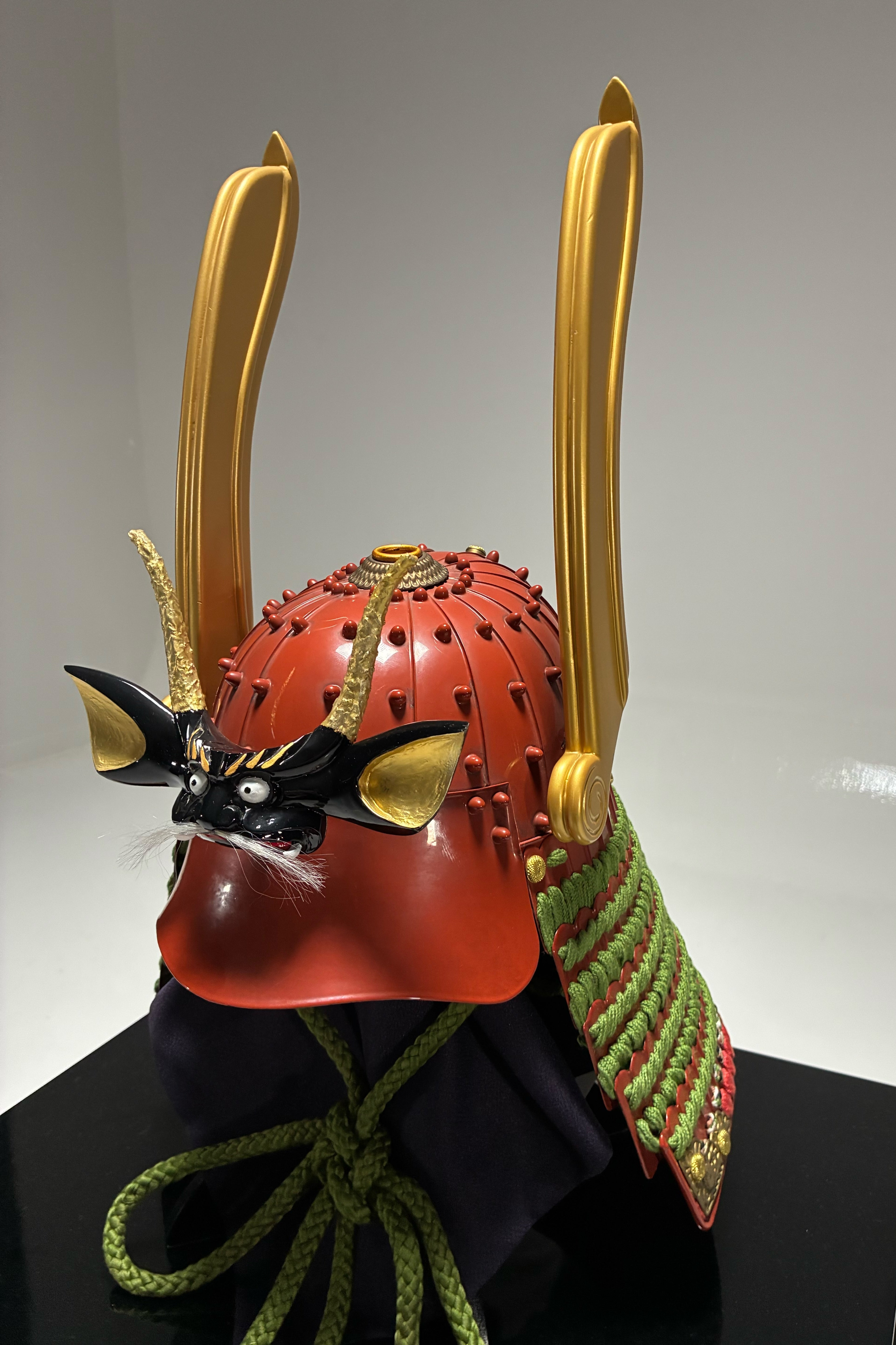 【O-080-K】平角脇立 蓬糸毛引威 胸取半懸桶側二枚胴具足（兜のみ）