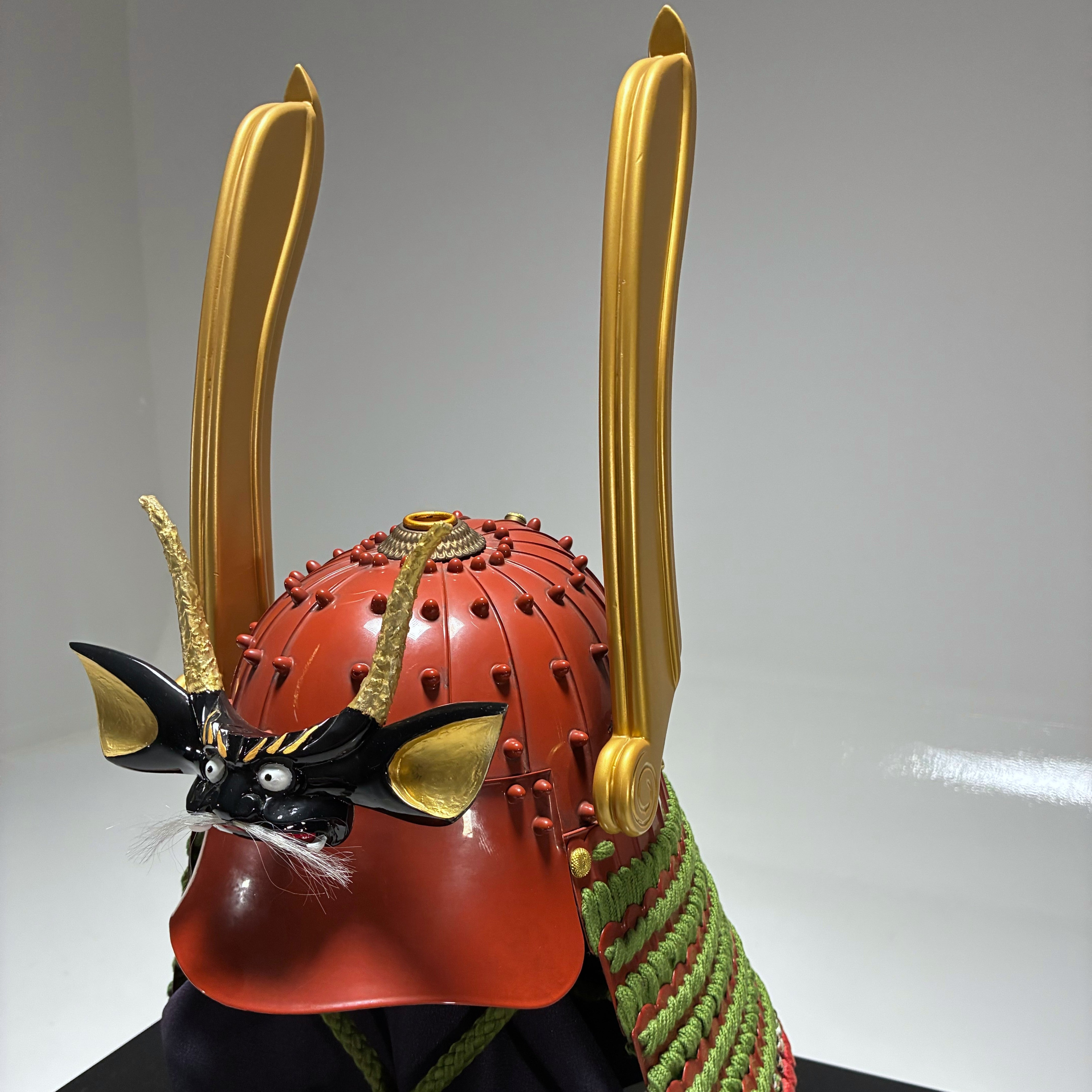 【O-080-K】平角脇立 蓬糸毛引威 胸取半懸桶側二枚胴具足（兜のみ）