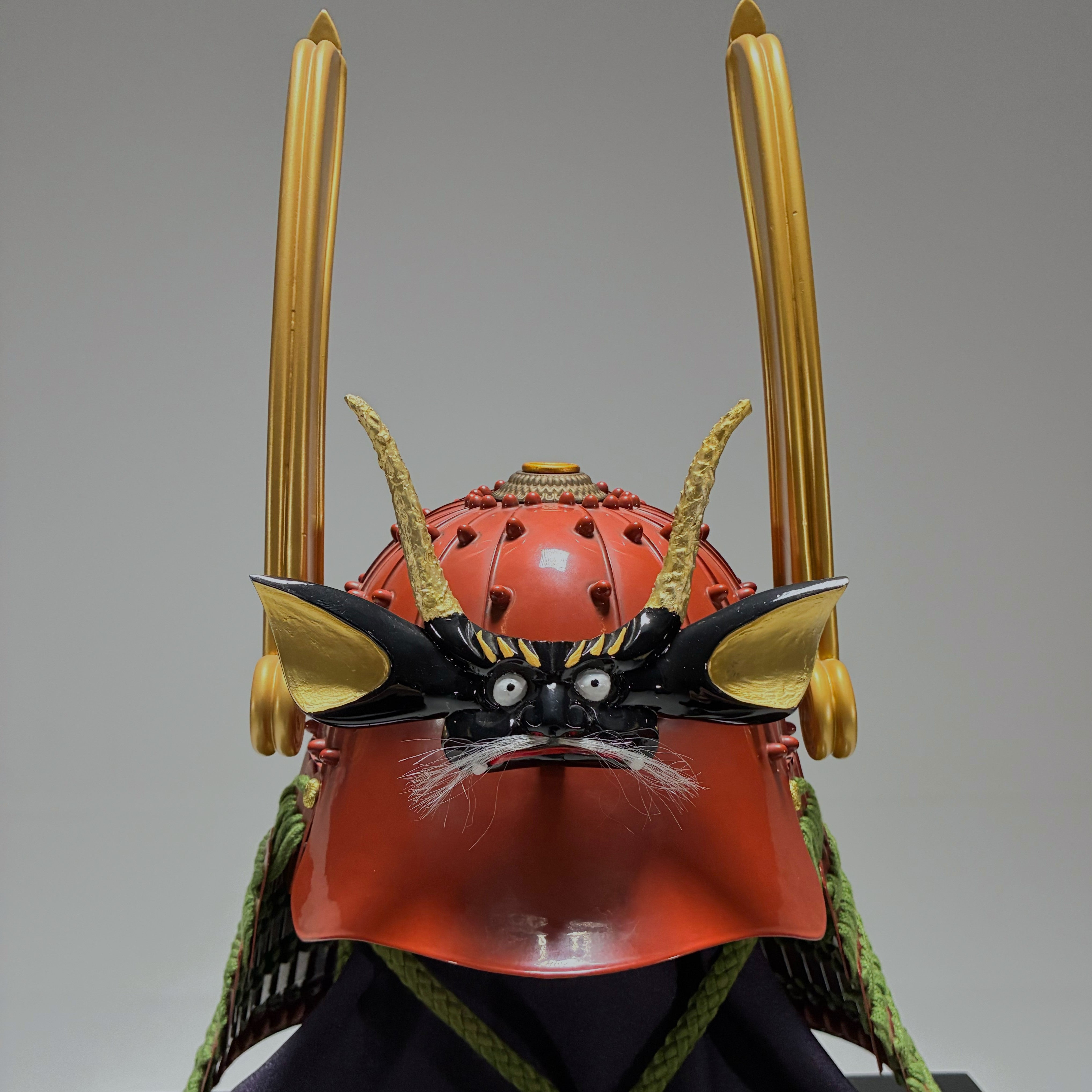 【O-080-K】平角脇立 蓬糸毛引威 胸取半懸桶側二枚胴具足（兜のみ）