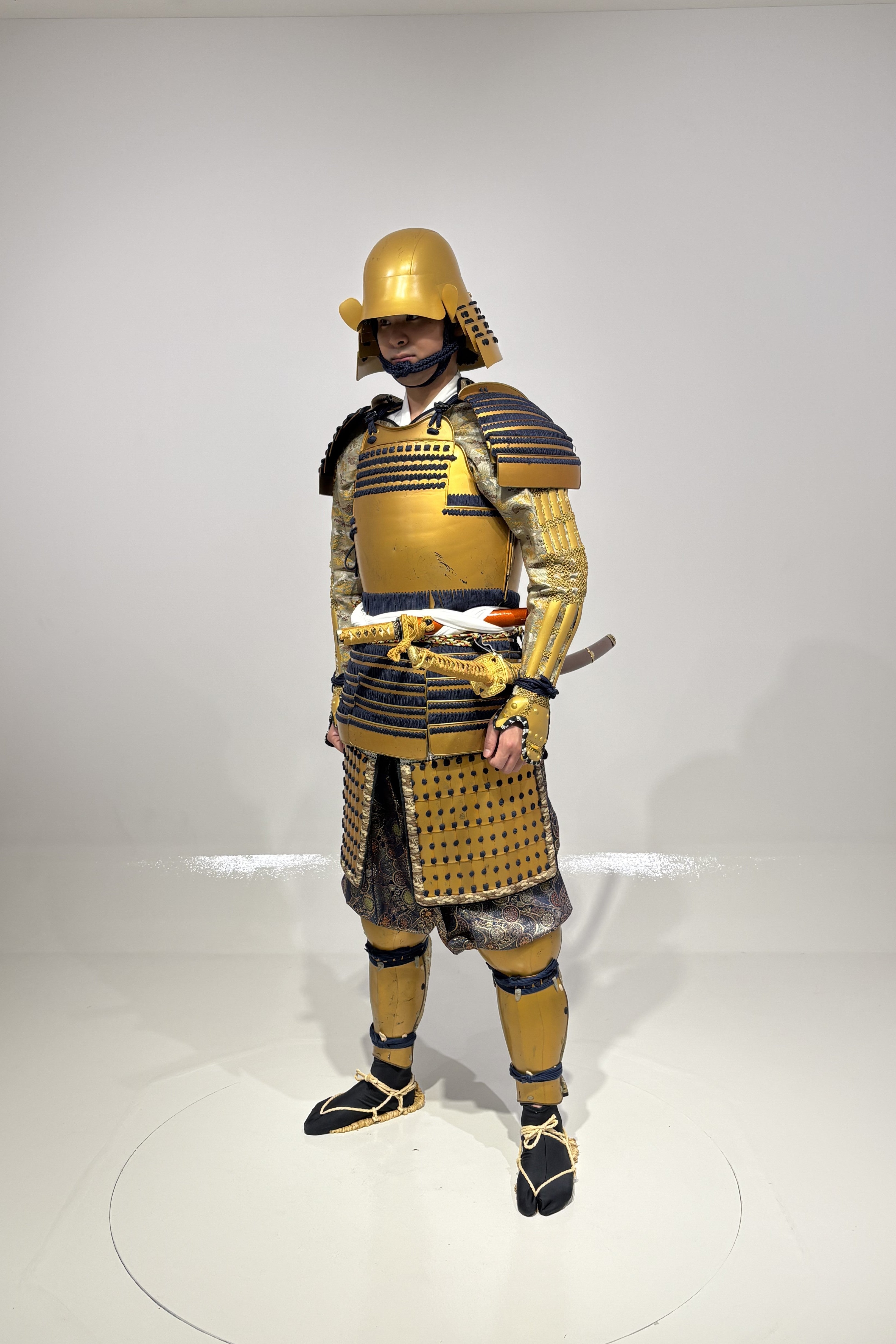 [L4-11-1] Tokugawa Ieyasu Gold Armor (rental)