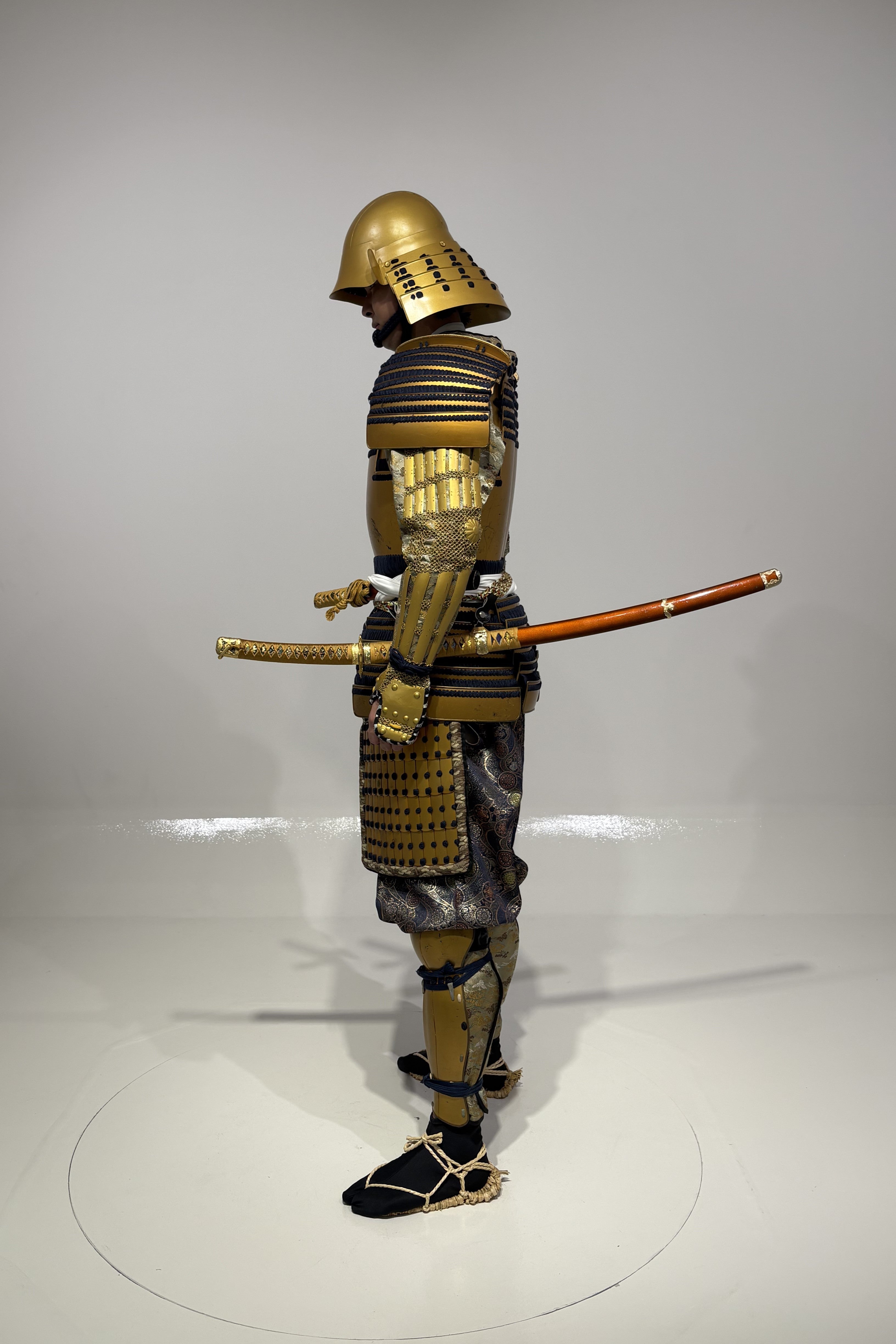 [L4-11-1] Tokugawa Ieyasu Gold Armor (rental)