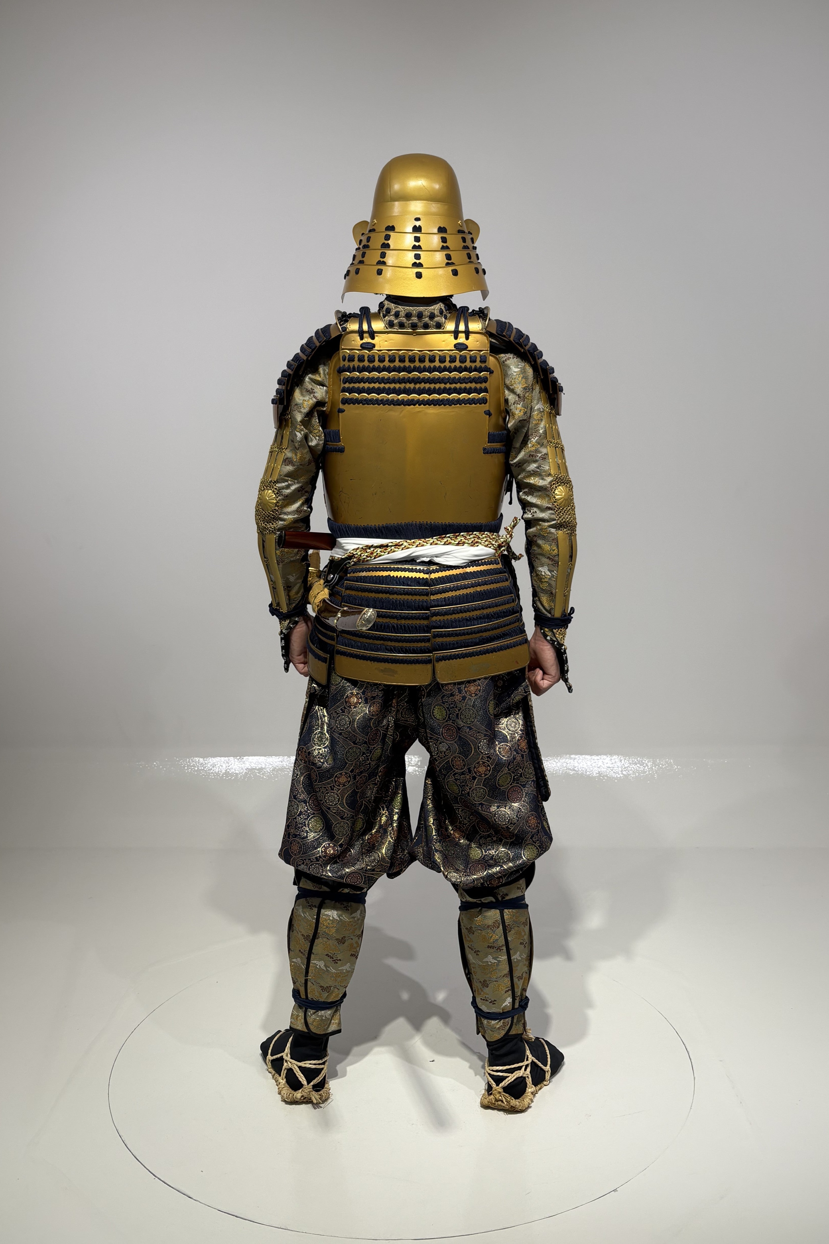 [L4-11-1] Tokugawa Ieyasu Gold Armor (rental)